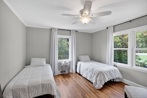 3 bedrooms, iron/ironing board, free WiFi, bed sheets