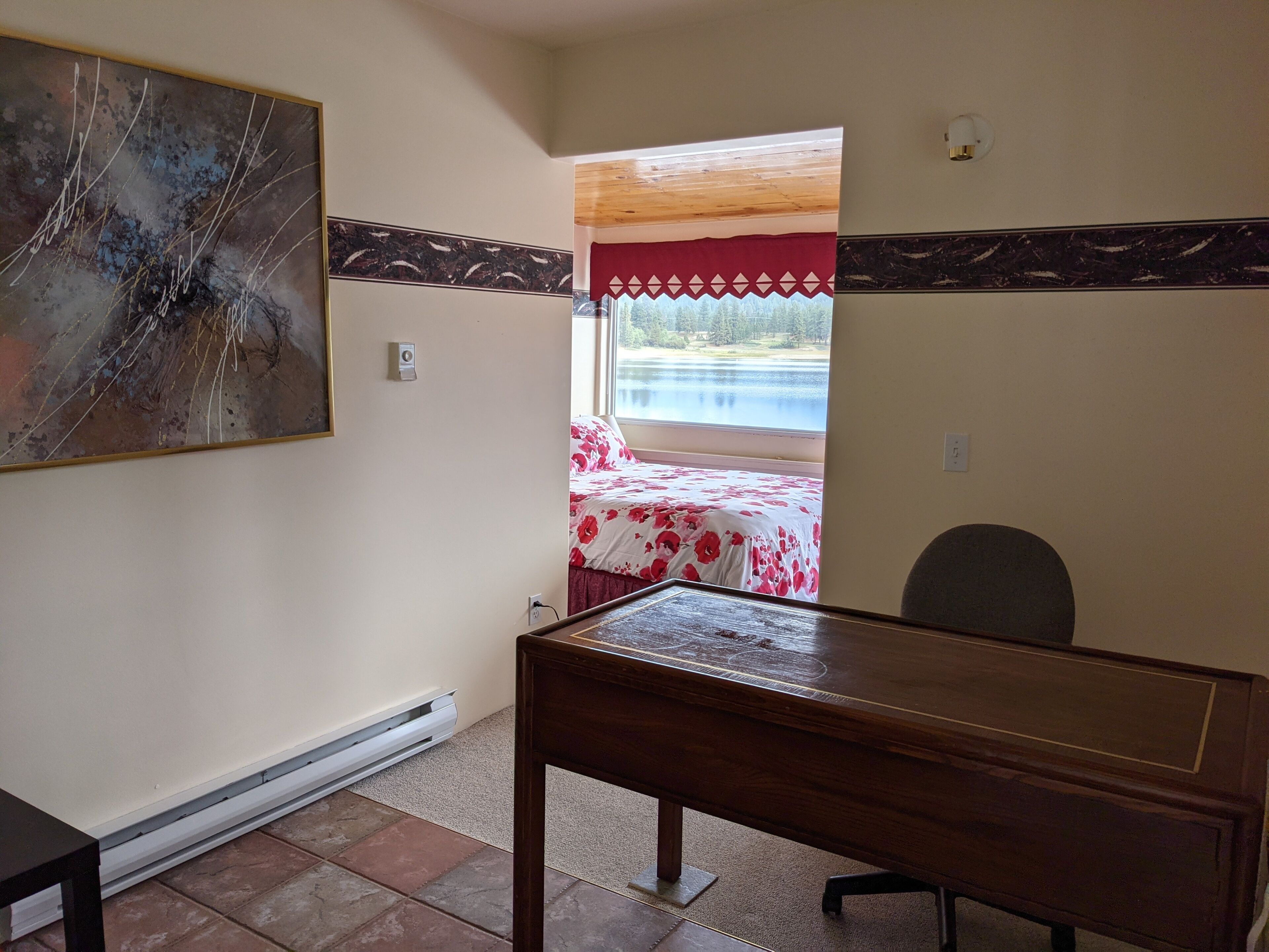 Lakefront Cabin With Outstanding Views Of Wasa Lake & The Rocky Mountains