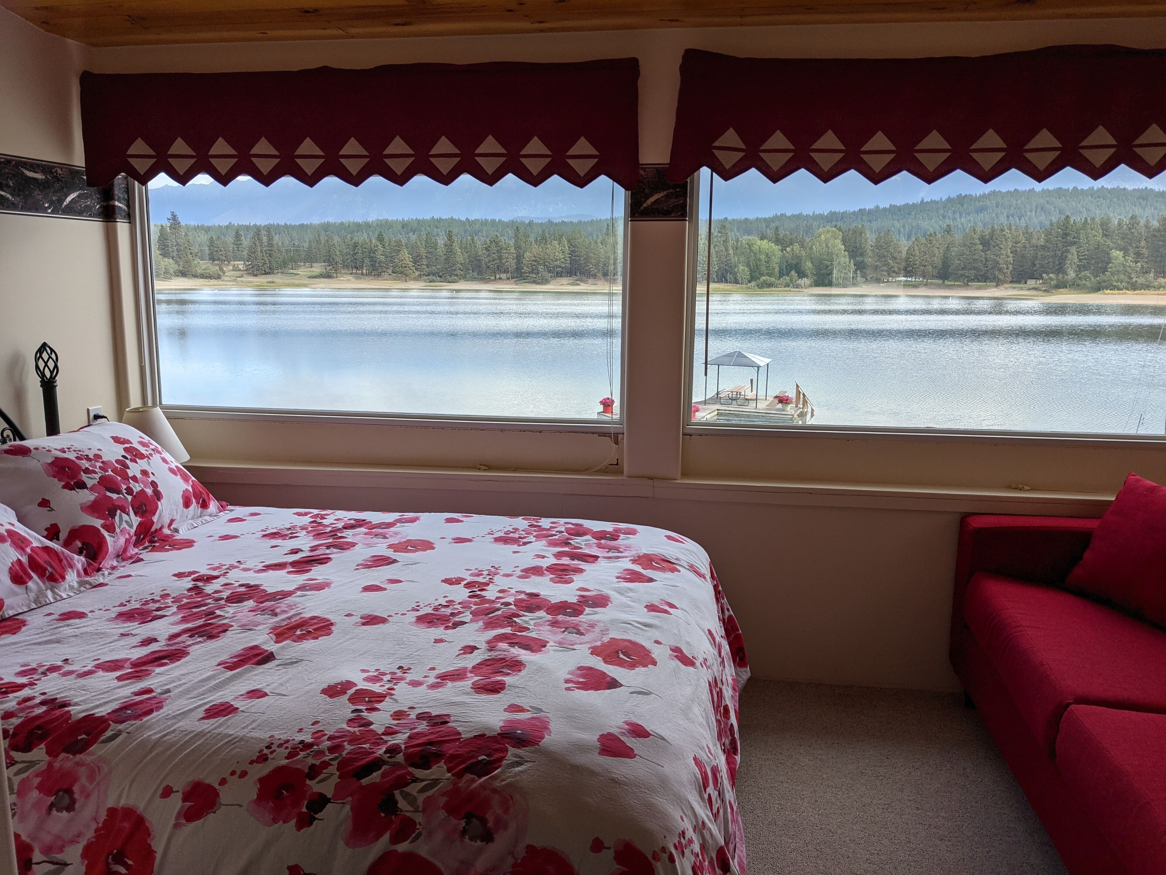 Lakefront Cabin With Outstanding Views Of Wasa Lake & The Rocky Mountains