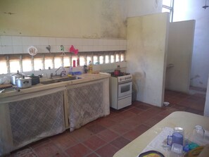 Geladeira, micro-ondas, cooktop, liquidificador