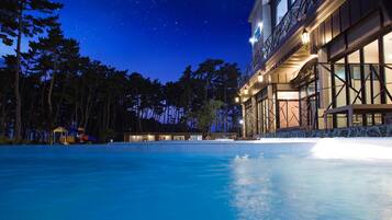 Piscine extérieure (ouverte en saison)