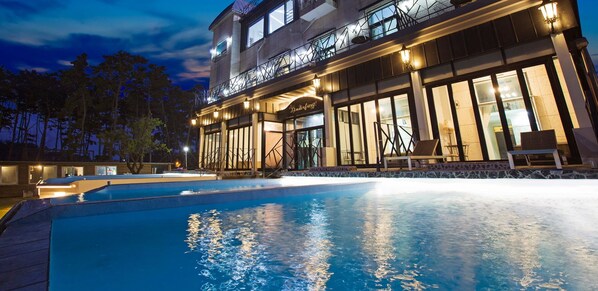 Seasonal outdoor pool