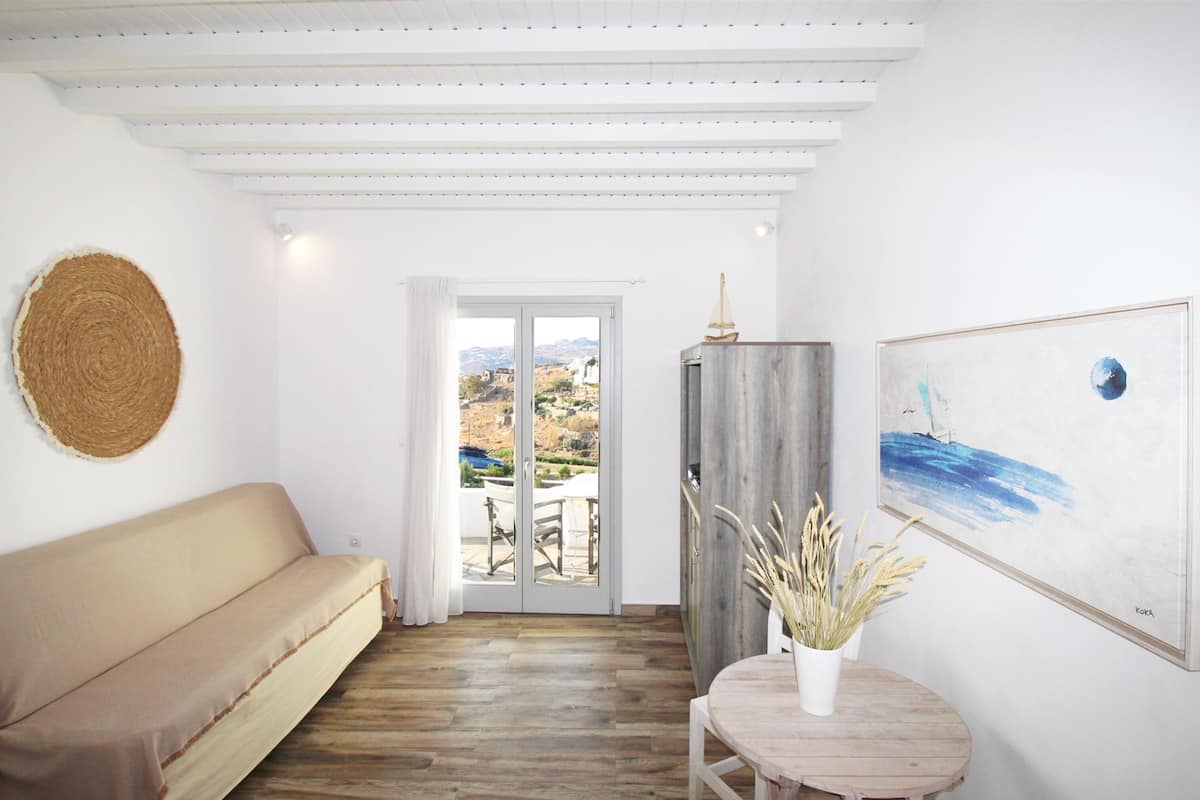 superior studio suite, sea view | living area | flat-screen tv