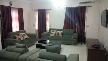 Appartement | Salle de séjour | Télévision à écran plat