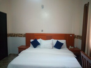 Superior Room | Desk, laptop workspace, free WiFi, bed sheets