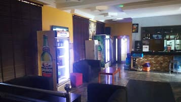 Se ofrece un desayuno típico de la región (10 USD por persona)
