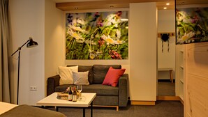 Double Room, Balcony | Living area | Flat-screen TV - Landgasthof zum Pflug (Zell am Harmersbach)