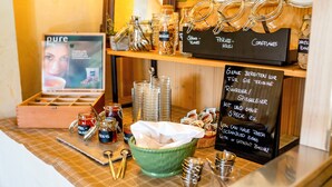 Free daily buffet breakfast  - Landgasthof zum Pflug (Zell am Harmersbach)