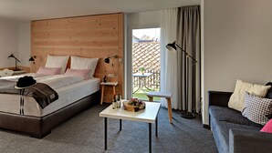 Double Room, Balcony | Hypo-allergenic bedding, blackout curtains - Landgasthof zum Pflug (Zell am Harmersbach)