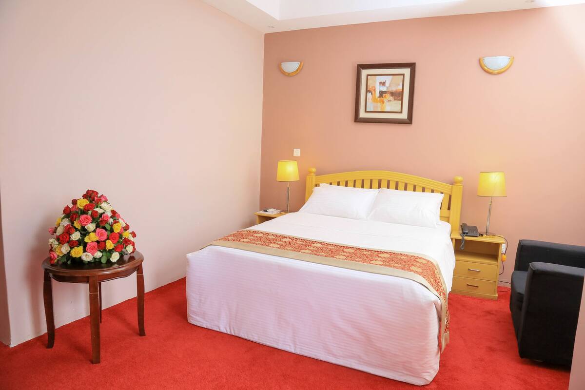 Deluxe Double Room, 1 Double Bed, Non Smoking, City View | Premium bedding, desk, soundproofing, WiFi (free)