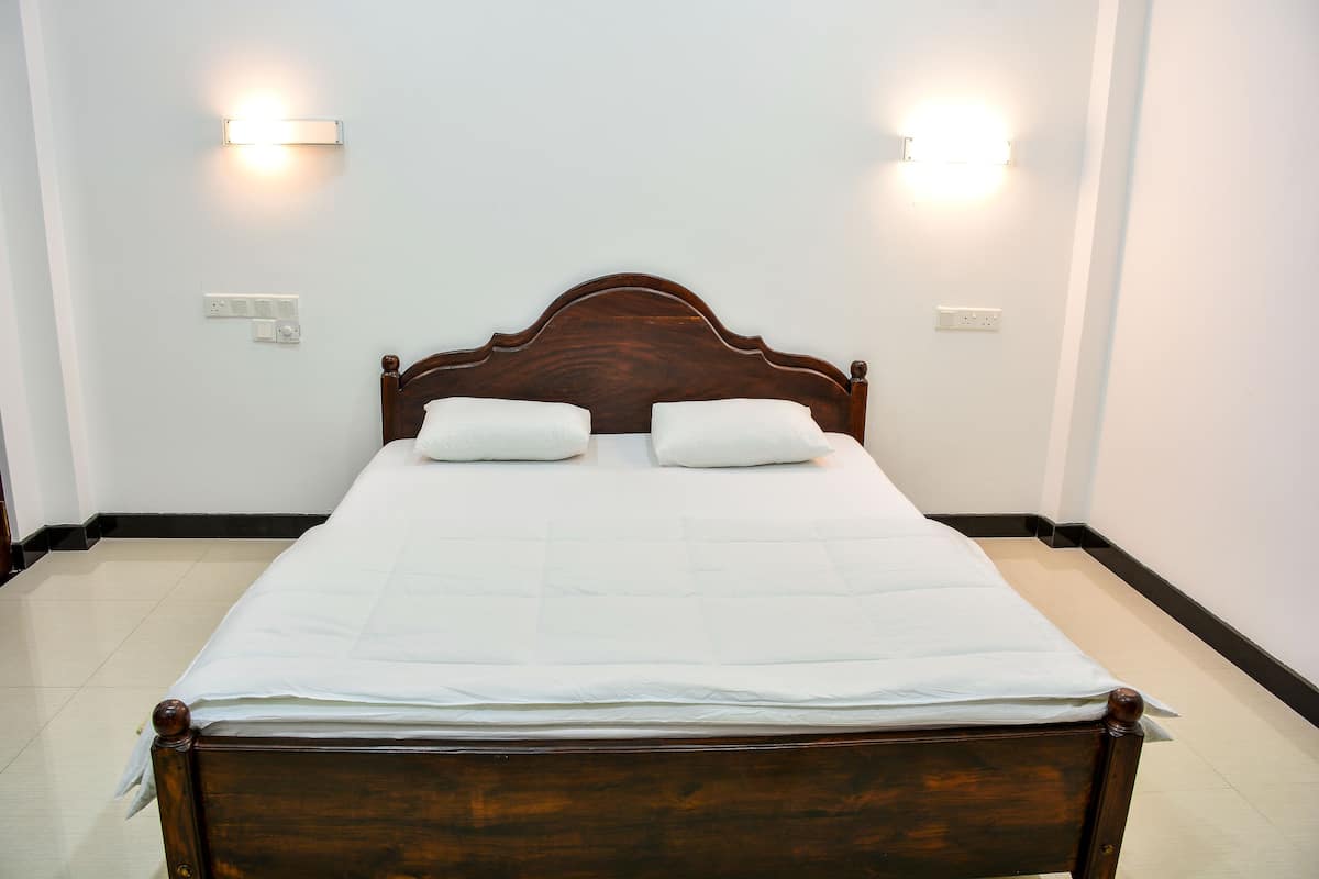 Blackout drapes, soundproofing, iron/ironing board, WiFi (free)