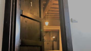 Minibar, escritorio, cortinas blackout y wifi gratis