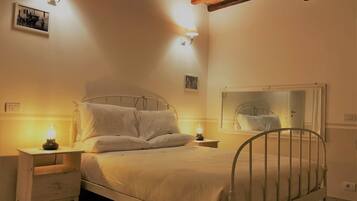 Classic-Doppelzimmer, Gartenblick | Minibar, Schreibtisch, Verdunkelungsvorhänge, kostenloses WLAN