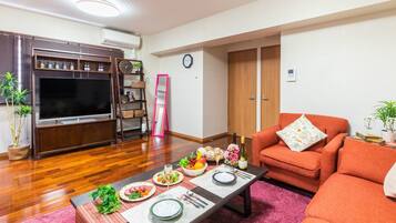 Private Vacation Home | Living area | LCD TV, video game console, Netflix, Hulu