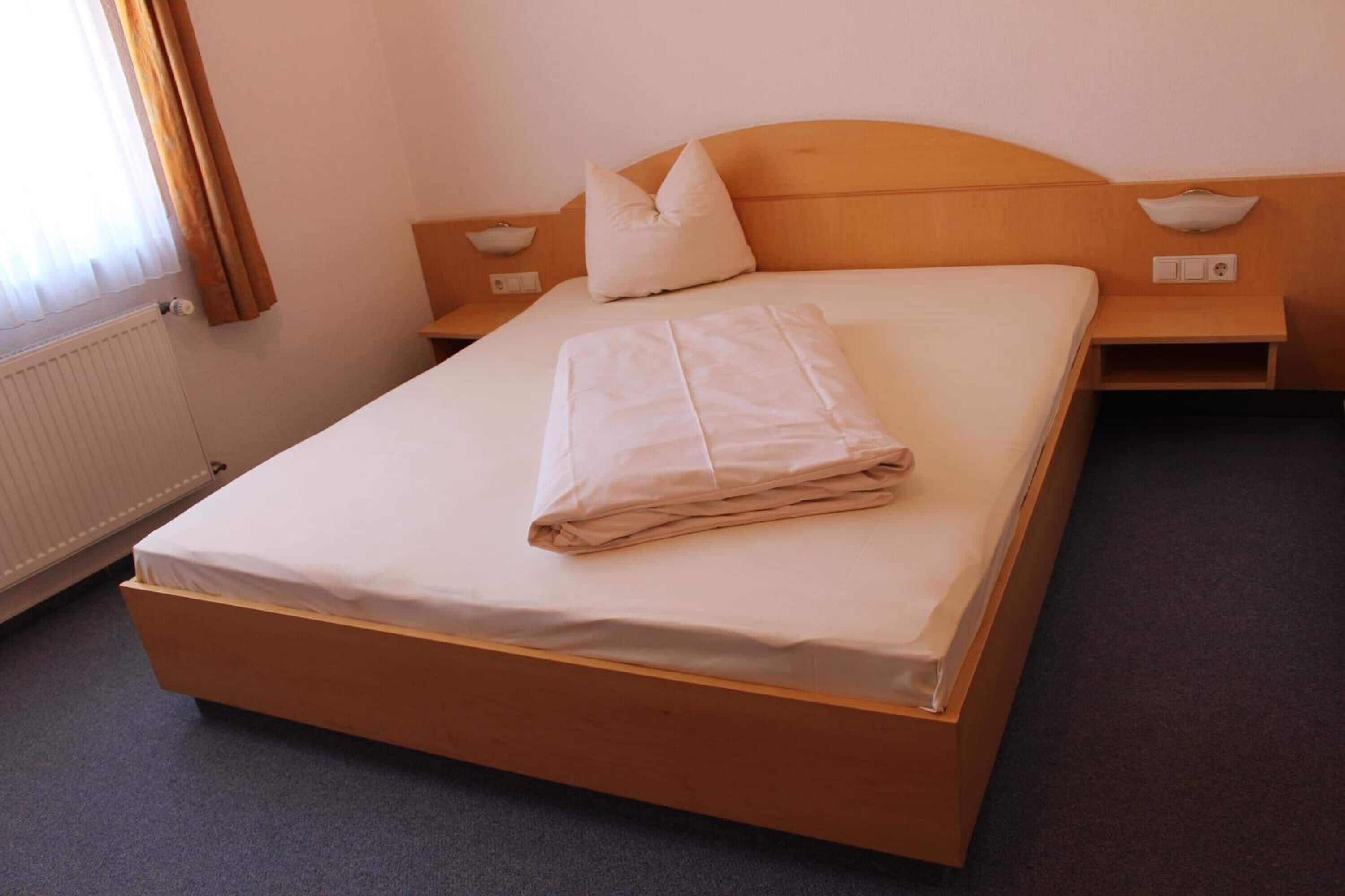 in-room safe, desk, laptop workspace, blackout curtains