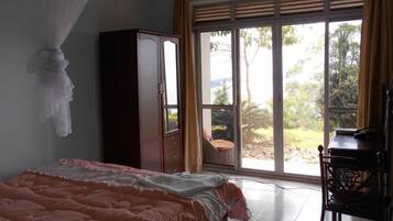 Single Room, 1 Single Bed, Non Smoking, Lake View | Terrace/patio
