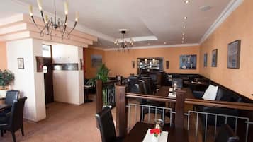 Tägliches Frühstücksbuffet (7.00 EUR pro Person)