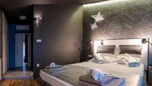 1 slaapkamer, een strijkplank/strijkijzer, internet, beddengoed