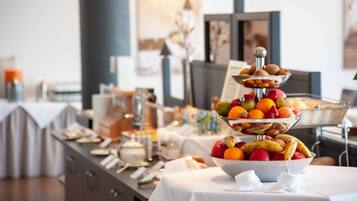 Free daily buffet breakfast