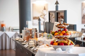 Free daily buffet breakfast