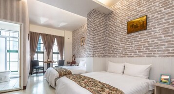 Habitación cuádruple familiar | Cortinas opacas, wifi gratis, decoración individual