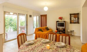 Nhà cơ bản, 2 phòng ngủ | Khu vực ăn uống tại phòng