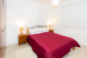 Casa Basic, 2 camere da letto | Ferro/asse da stiro, Wi-Fi gratuito, lenzuola