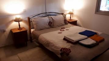 Rumah Basic, 2 kamar tidur | Setrika/meja setrika, Wi-Fi gratis, dan seprai linen