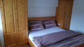 Apartment | Rollaway beds, free WiFi, bed sheets