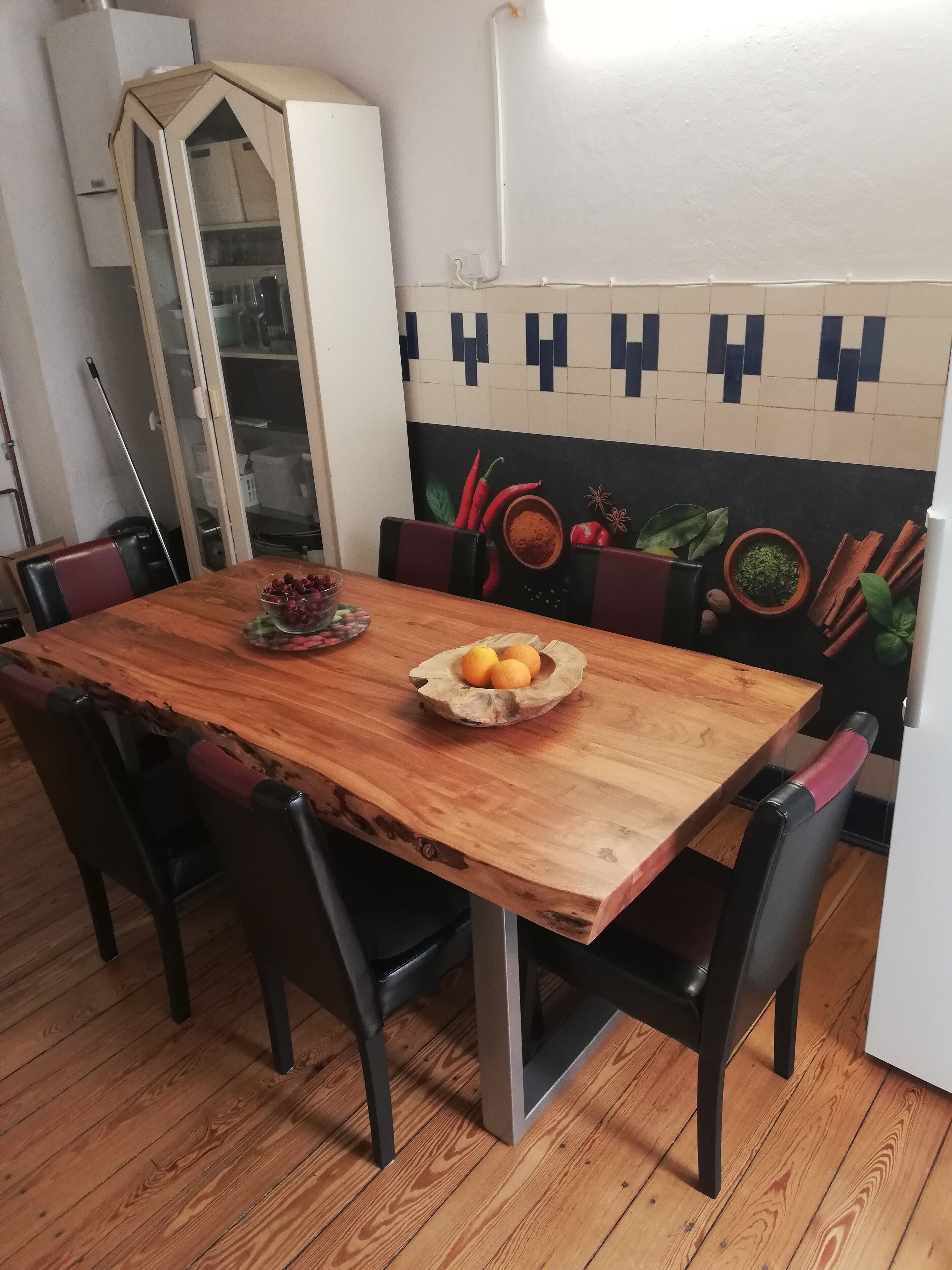 Full-size fridge, microwave, stovetop, coffee/tea maker