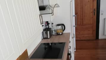 Full-sized fridge, microwave, stovetop, coffee/tea maker