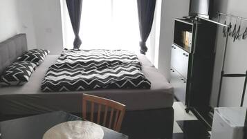 Chambre Double, 1 grand lit, balcon