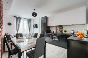 Appartement, 2 chambres | Cuisine privée | Réfrigérateur, four, plaque de cuisson, lave-vaisselle