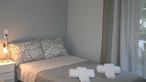 Căn hộ Deluxe, 1 phòng ngủ, quang cảnh biển | Bộ đồ giường cao cấp, bàn ủi/dụng cụ ủi quần áo 