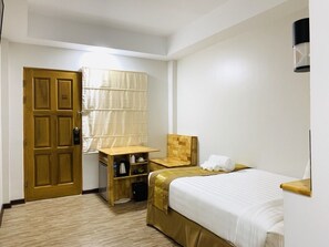 Single Room | Desk, iron/ironing board, free WiFi - Shin Ye Htut Hotel (Yangon)