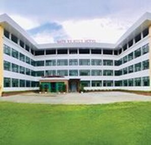 Front of property - Shin Ye Htut Hotel (Yangon)