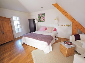 Premium bedding, Select Comfort beds, individually decorated - Chambres d'hôtes La Bruyère (May-sur-Orne)