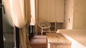 Deluxe Suite, 1 Queen Bed, Non Smoking | Free WiFi - Indisparte Suites (Bergamo)