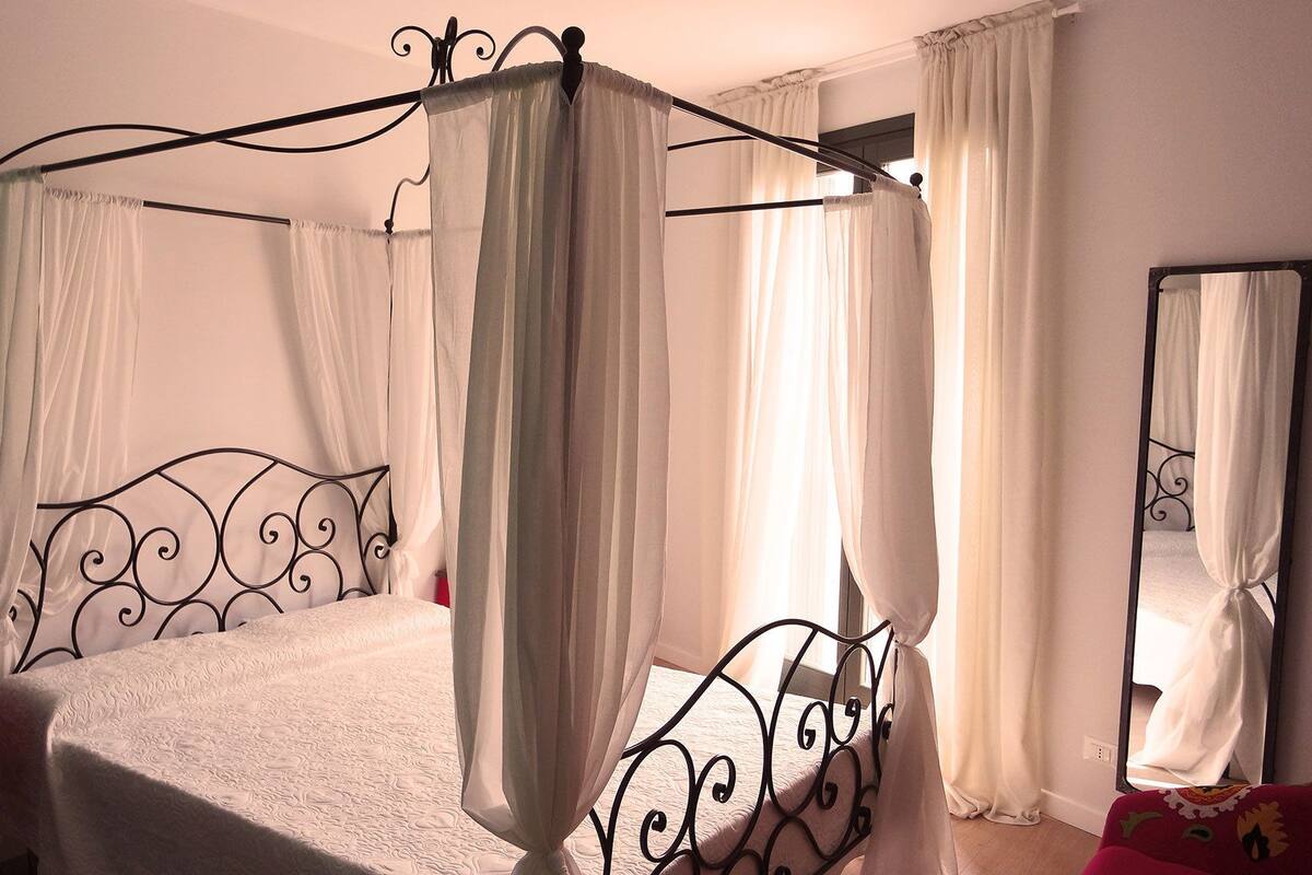 Deluxe Room, 1 Queen Bed, Non Smoking (Alda Merini)