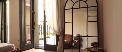 Deluxe Room, 1 Queen Bed, Non Smoking (Oscar Wilde)