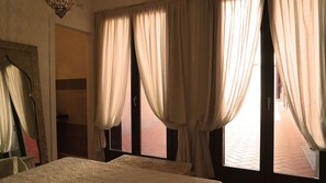 Deluxe Suite, 1 Queen Bed, Non Smoking | Free WiFi - Indisparte Suites (Bergamo)