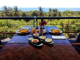 Desayuno completo todos los días (con cargo)