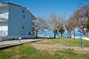 Courtyard - Erodios Apartments (Aigialeia)