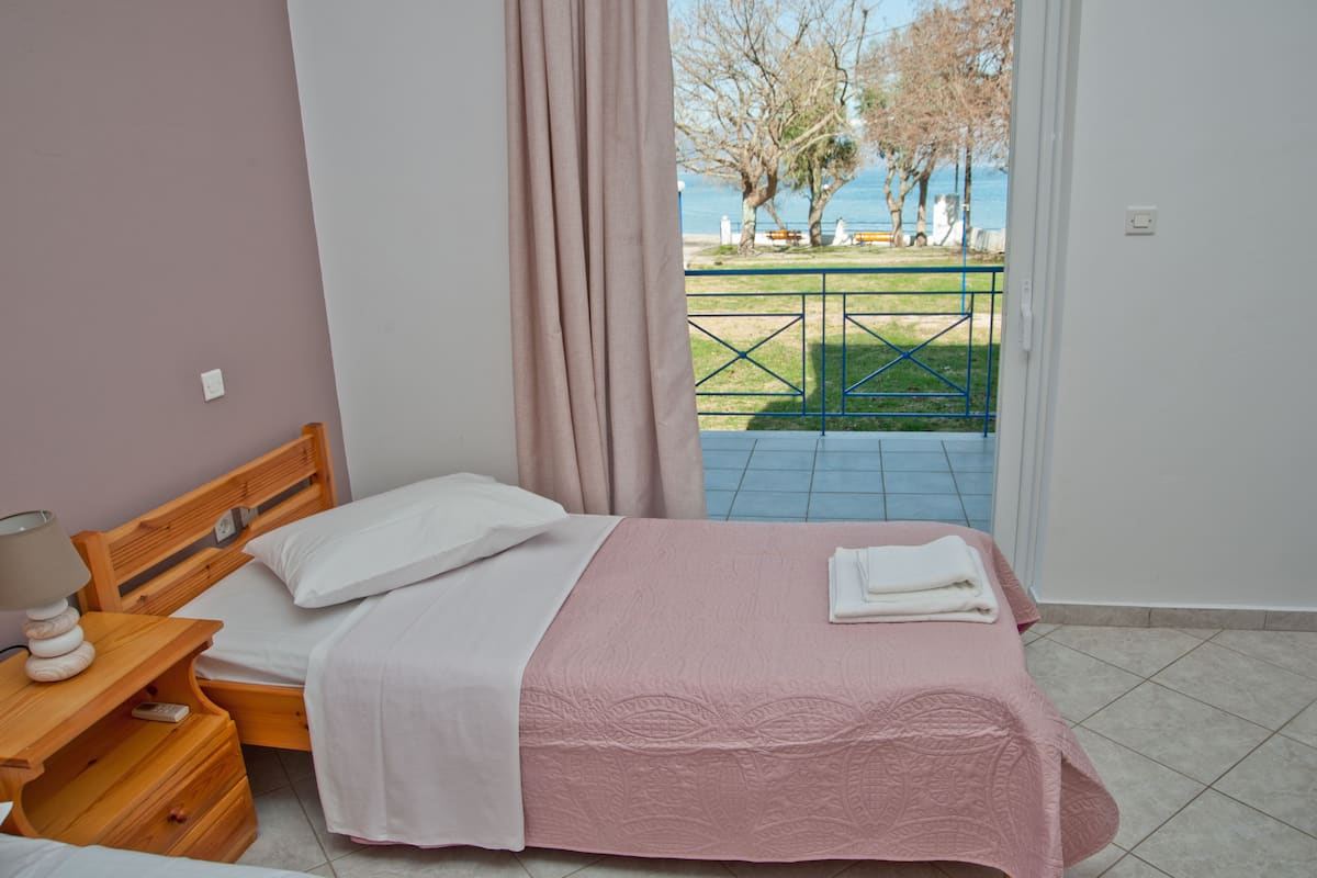 Apartment, 2 Bedrooms, Sea View, Ground Floor | 2 bedrooms, premium bedding, iron/ironing board, free WiFi