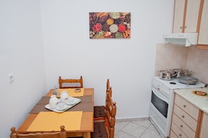 Apartment, 2 Bedrooms, Sea View, Ground Floor | Private kitchen