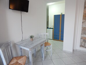 Studio, Meerblick (7) | Essbereich im Zimmer