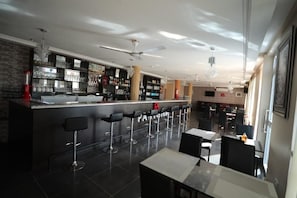 Bar (on property) - Parigha Hotel (Accra)