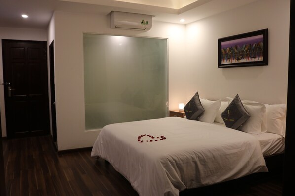 Kahden hengen huone, parveke | Minibaari, työpöytä, ilmainen Wi-Fi