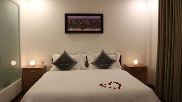 Double Room, Balcony | Minibar, desk, free WiFi