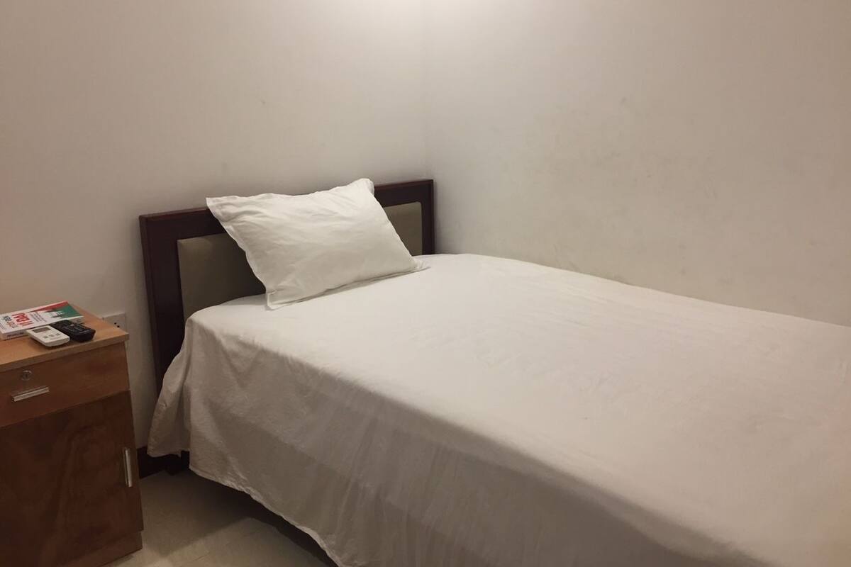 Single Room | Minibar, desk, WiFi (free)